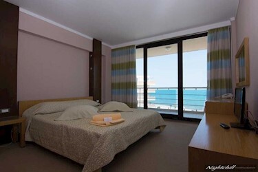 Junior Suite Front Sea View