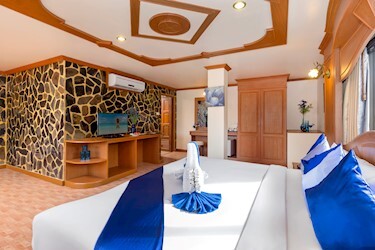 Deluxe Jacuzzi Room