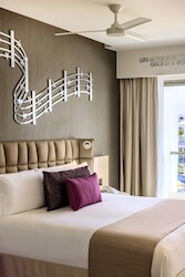 Star Class Entourage Suite