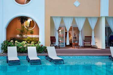 Royal Junior Suite Swim Up