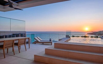 Roof Top Duplex Suite with Private Pool