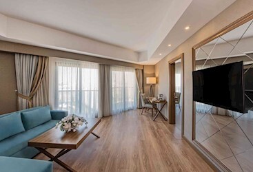 Corner Suite