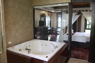 Deluxe Jacuzzi Room