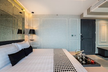 Premier Deluxe King Room