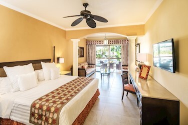 Junior Suite Pool View Premium Level