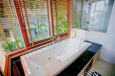 Grand Thai with Natural Ocean View &amp; Spa Bath