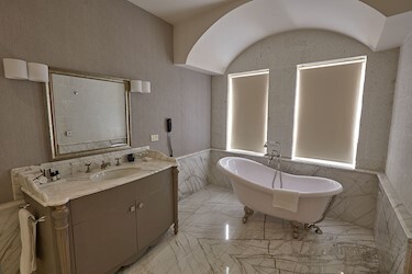 Deluxe King Suite