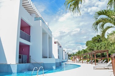 Family Club Deluxe Junior Suite Swimout