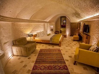 Royal Cave Suite