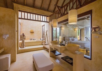 Beachfront Suite Pool Villa