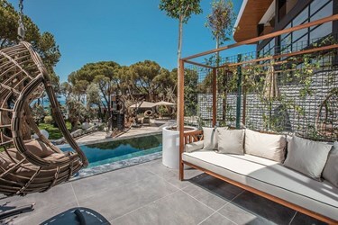 Swim up Comfort Rooms