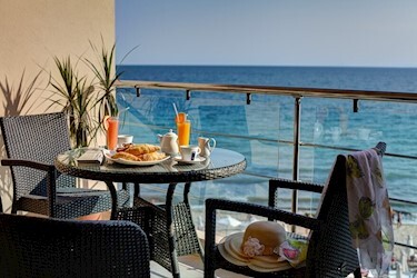 Junior Suite Deluxe Front Sea / Pool View