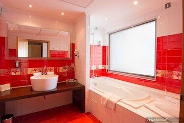 Junior Suite Deluxe Front Sea / Pool View