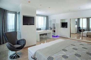 Junior Suite The Level