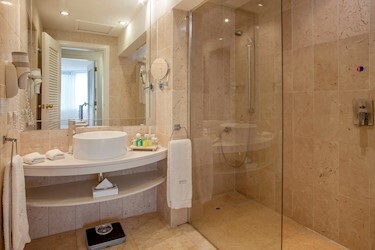 Grand Suite The Level Room