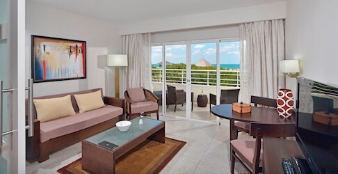 Junior Suite Ocean View Royal Service