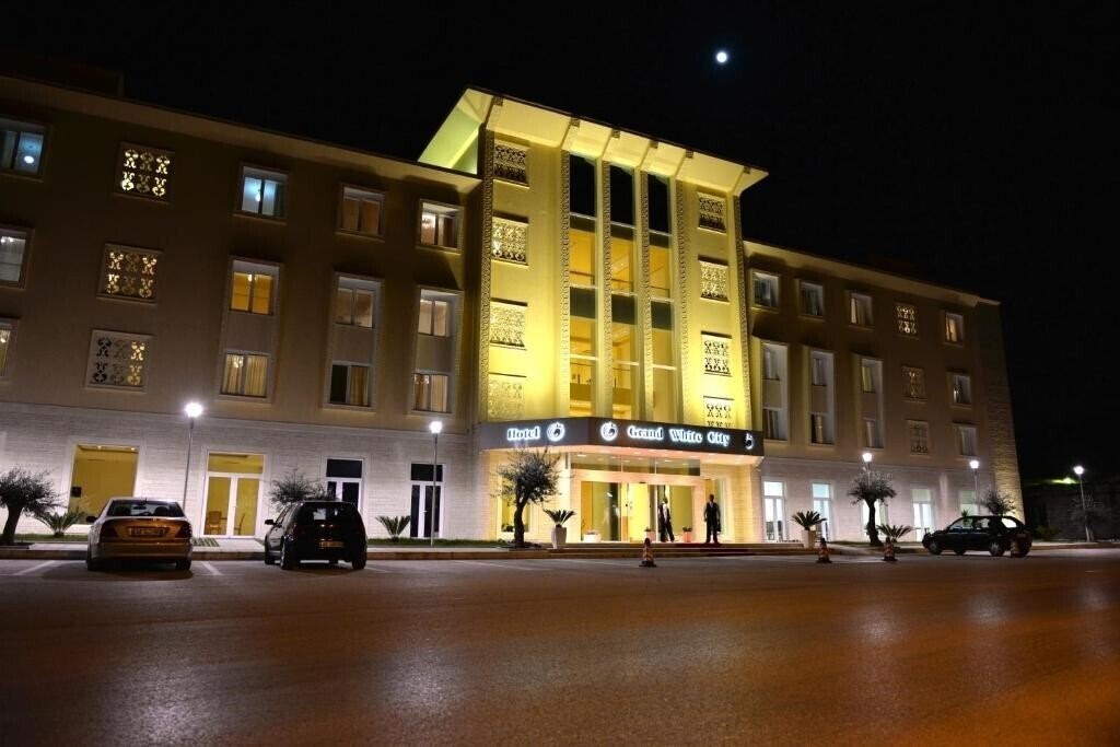 Hotel Grand White City Hotel 4*