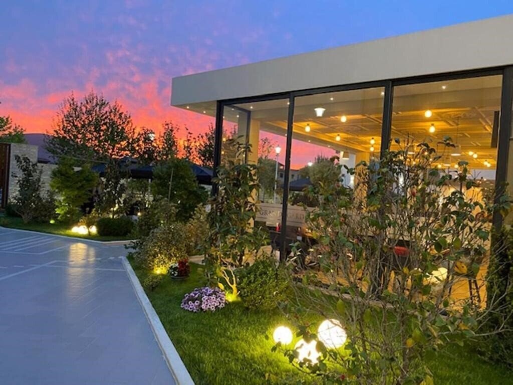 Imaginea Grand White City Hotel 4*