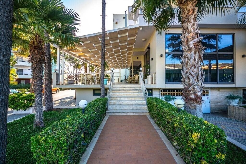 Imaginea Hotel Bella Vista (ex. Hotel Bellavista) 3*