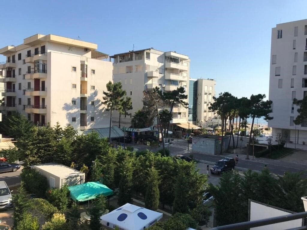 Imaginea Grand Hotel Durres (ex. Grand) 3*