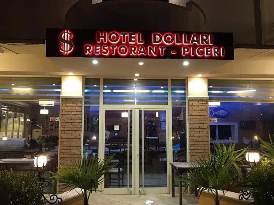 Fotografii Dollari 3*