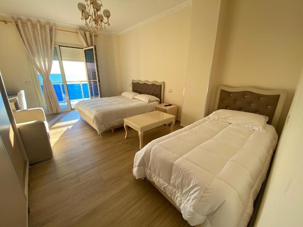 Imaginea Hotel 3 Vellezerit 4*