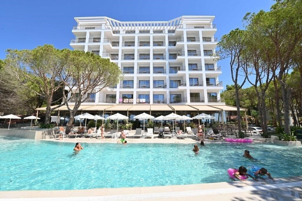 Отель Fllad Resort & Spa 4*