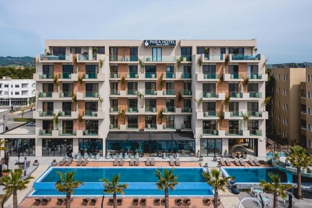 Отель Pinea Resort & Spa 5*
