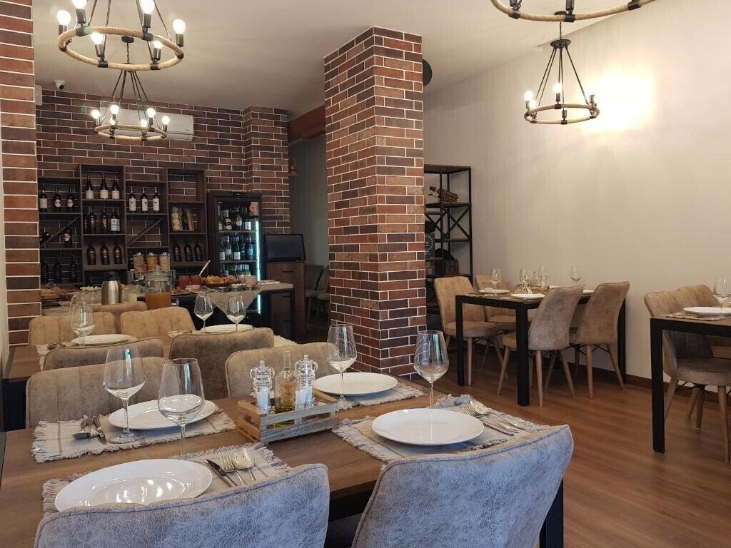 Fotografii Peaky Hotel (ex. Ergis Hotel, Ergi's Hotel) 4*