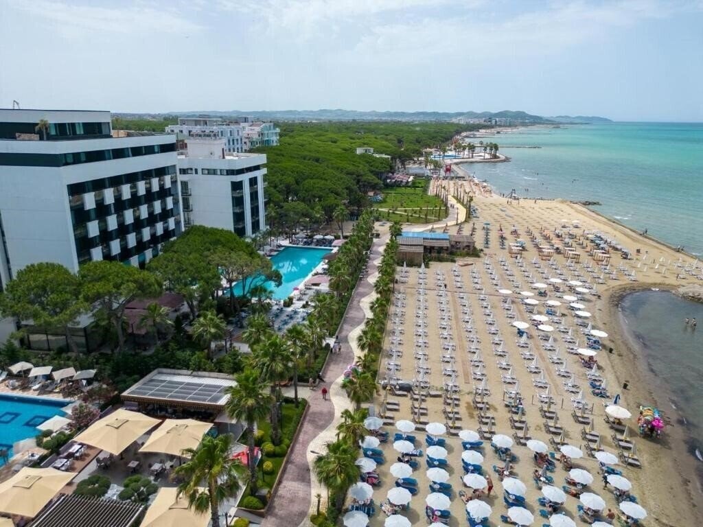 Imaginea Kastrati Hotel 3*