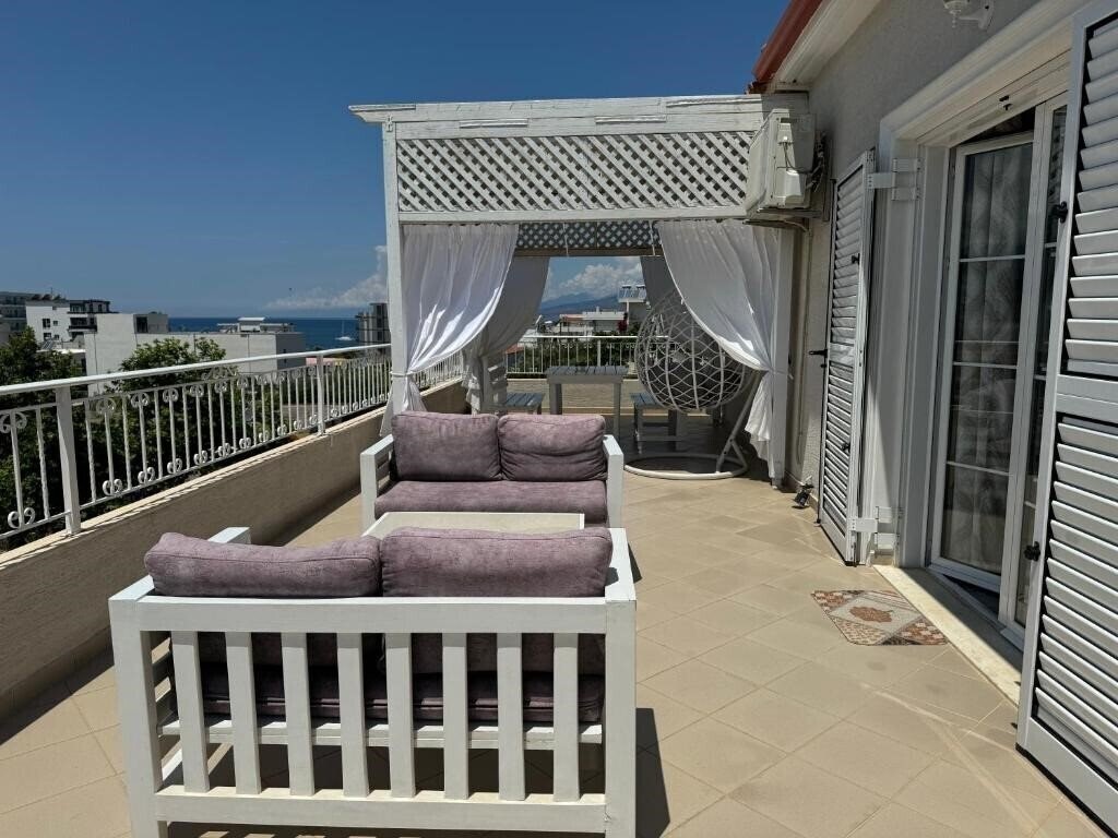 Hotel Villa August Ksamil 3*