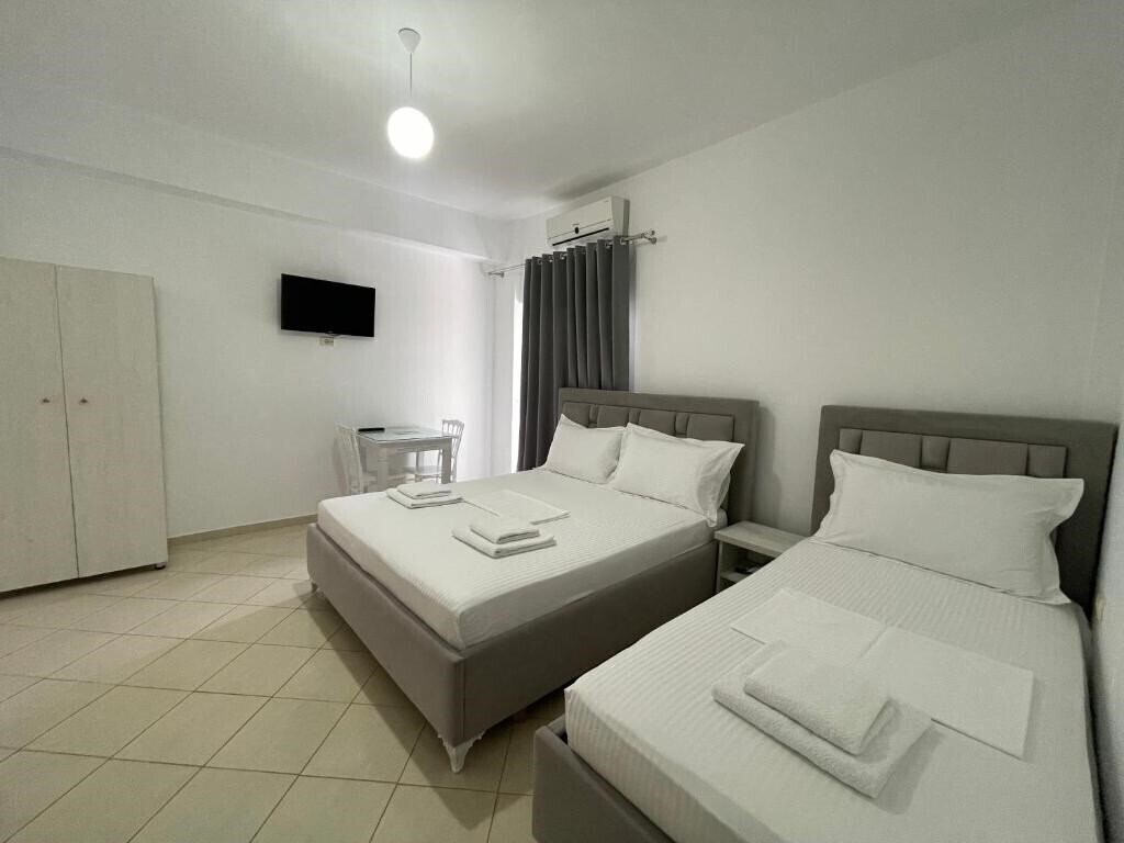Imaginea Joni Apartments (ex. Joni Aparments) 2*