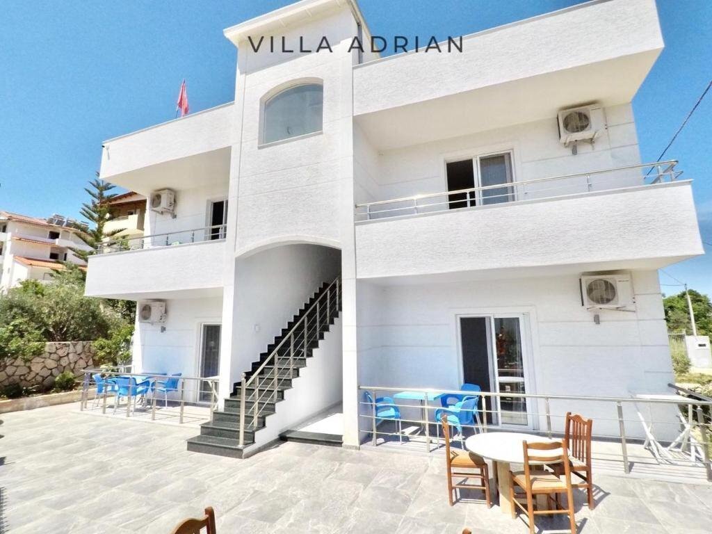 Hotel Vila Adrian 4*