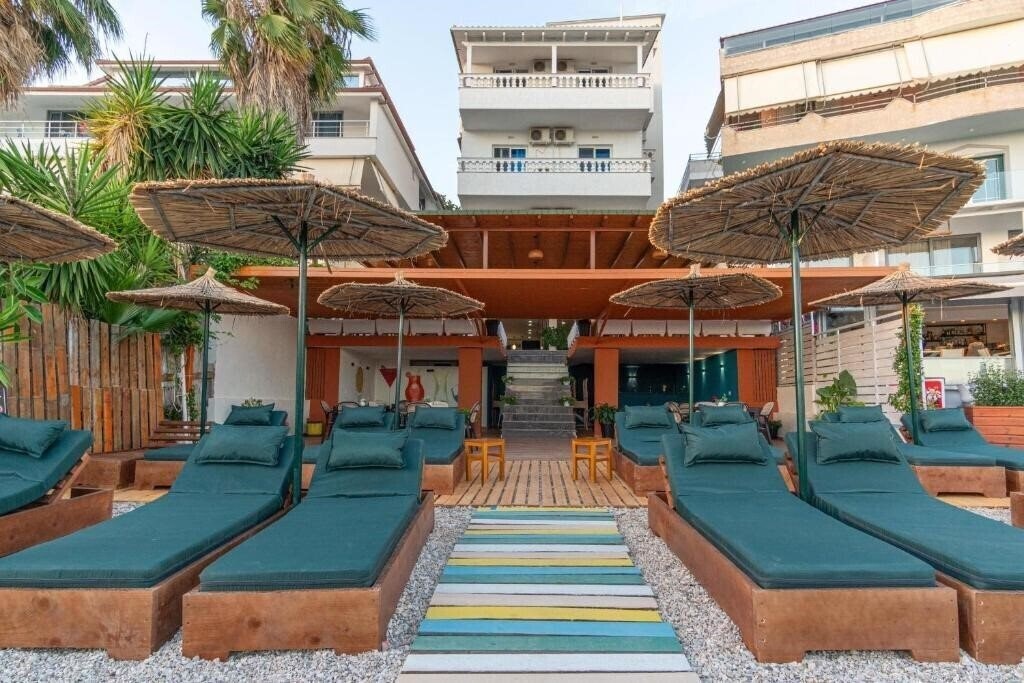Отель Vila E Bardhe 4*