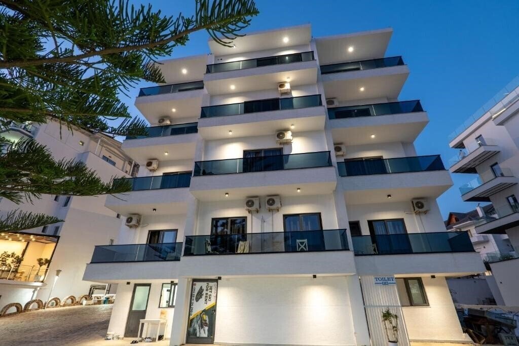 Fotografie Hotel Kompleks Joni (ex. Hotel Kompleksi Jon, Hotel Joni Kompleks) 3*