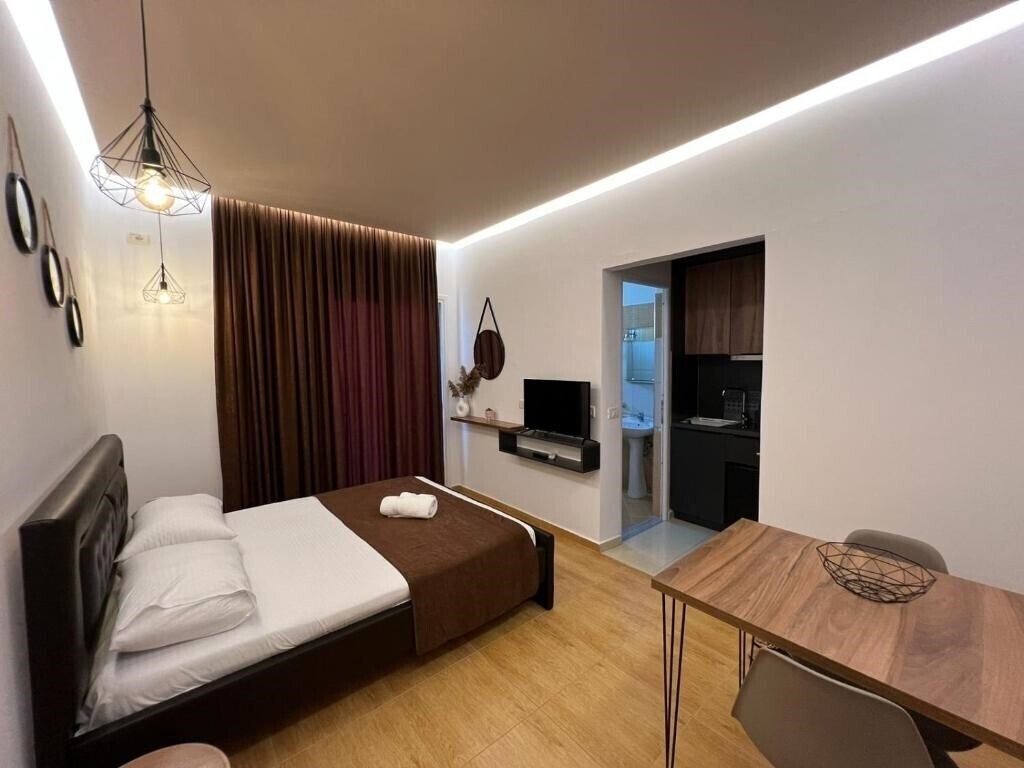 Отель Apartament Sadiku 3*