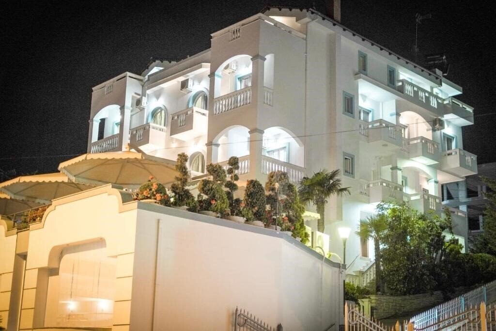 Отель Serxhio Hotel 3*