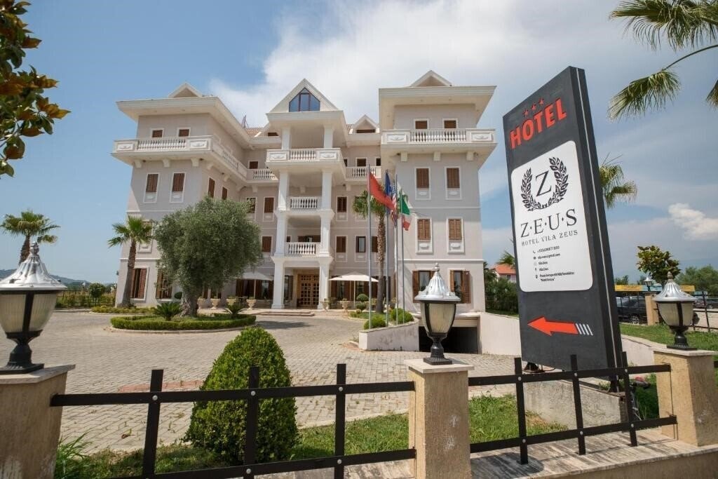 Отель Vila Zeus Hotel 4*