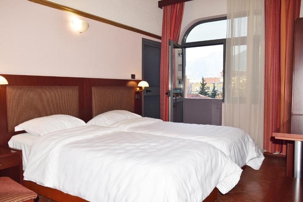 Imaginea Hotel Elysee Tirana (ex. Elysee, Elyse ) 3*