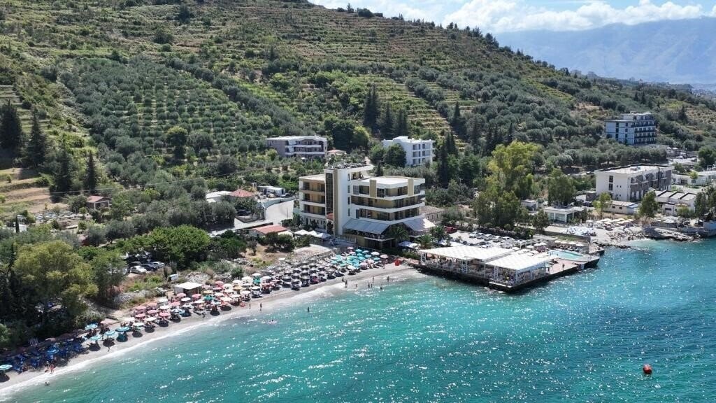 Hotel Paradise Beach Hotel 4*