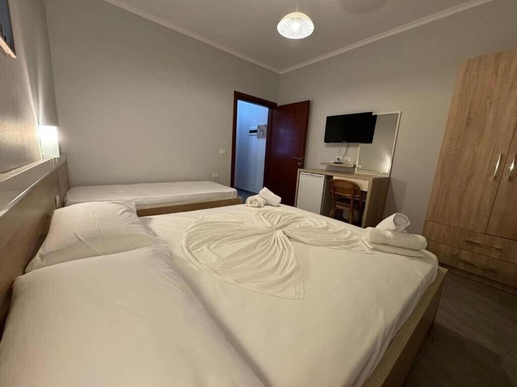 Imaginea Augustus Hotel Dhermi 3*