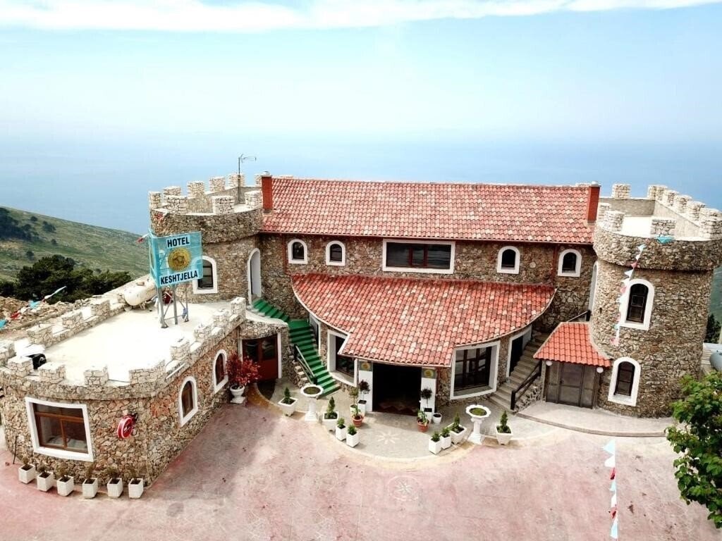 Отель Hotel Keshtjella 3*