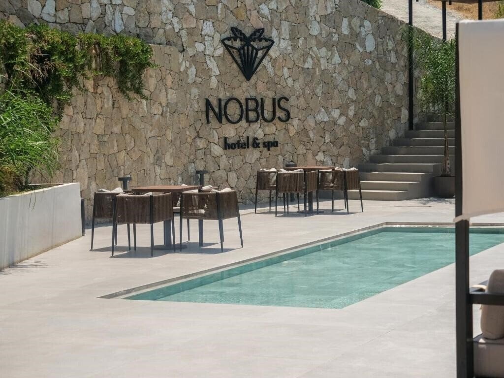 Fotografii Nobus Hotel 4*