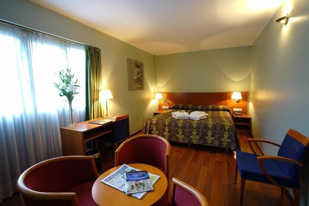 Fotografii Diplomatic 4*