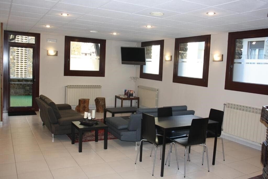 Imaginea Xalet Besoli Atiram Hotel 3*