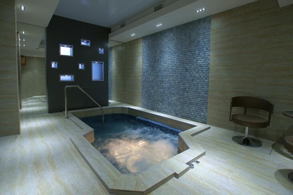 Imaginea Bass Hotel 4*