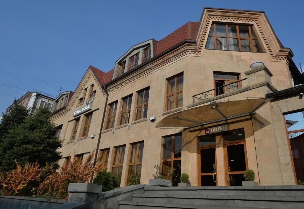 Отель Yerevan Deluxe Hotel 3*