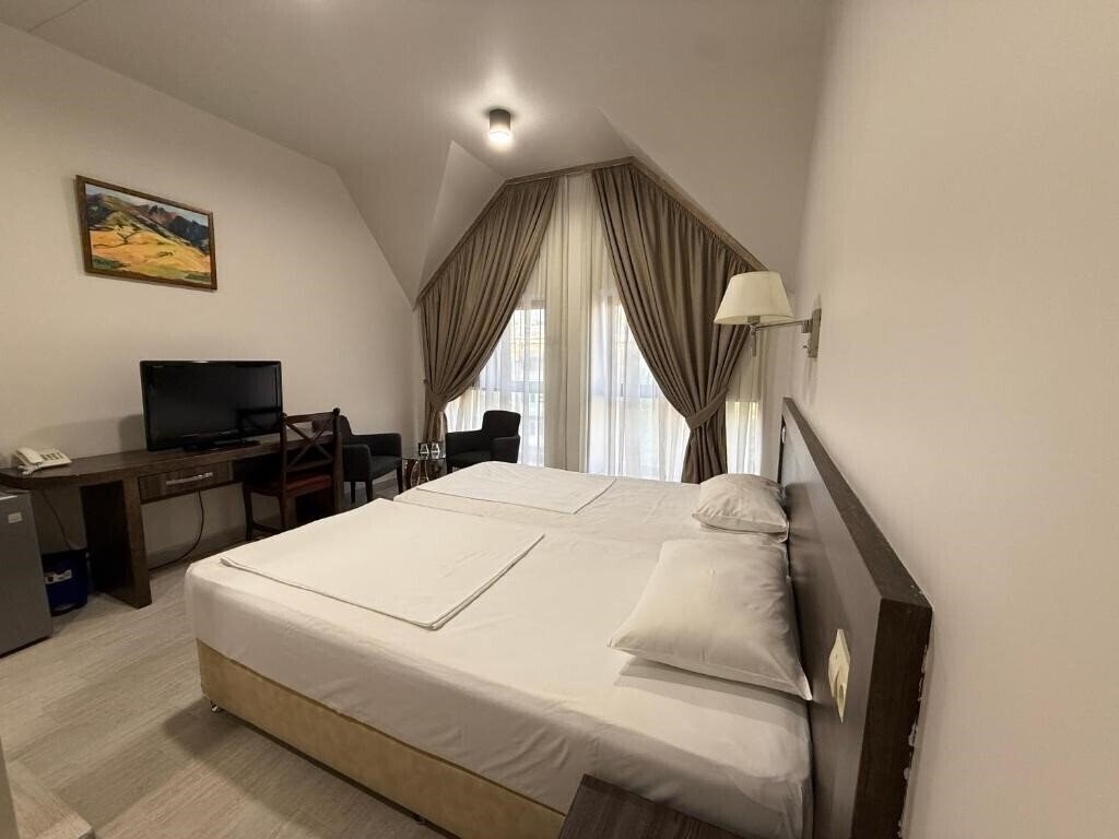 Картинка Yerevan Deluxe Hotel 3*