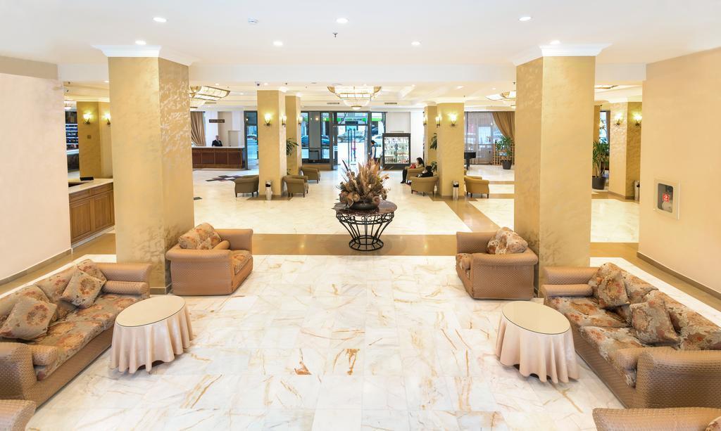 Hotel Ani Plaza 4*