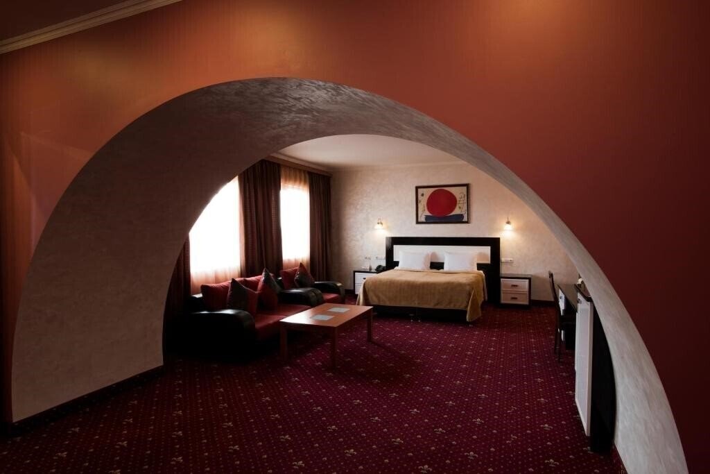 Fotografii Erebuni Hotel 3*